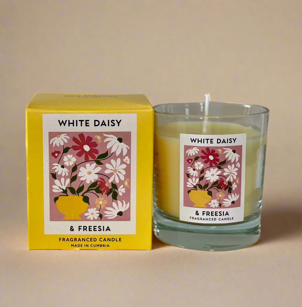 White Daisy and Freesia Scented Medium Candle