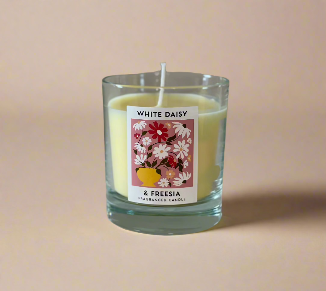 White Daisy and Freesia Scented Medium Candle