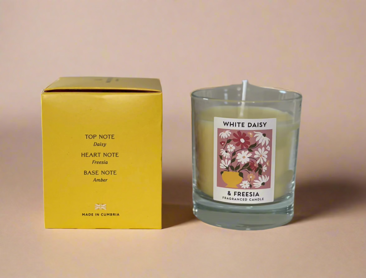 White Daisy and Freesia Scented Medium Candle